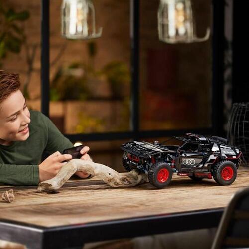 Legetøjssæt med køretøjer Lego Technic Audi 42160 Multifarvet