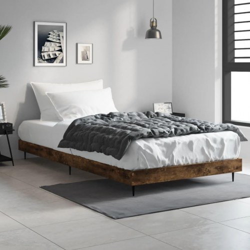 Sengeramme 100x200 cm i konstrueret træ - røget eg, med metalben