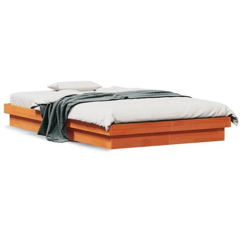 Sengeramme med LED-lys 140x200 cm massivt fyrretræ gyldenbrun