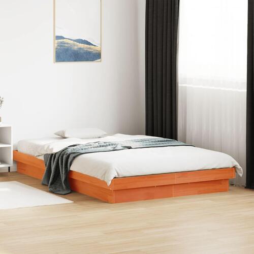 Sengeramme med LED-lys 140x200 cm massivt fyrretræ gyldenbrun