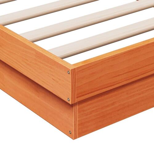 Sengeramme med LED-lys 140x190 cm massivt fyrretræ gyldenbrun