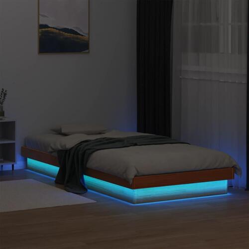 Sengeramme med LED-lys 90x190 cm massivt fyrretræ gyldenbrun