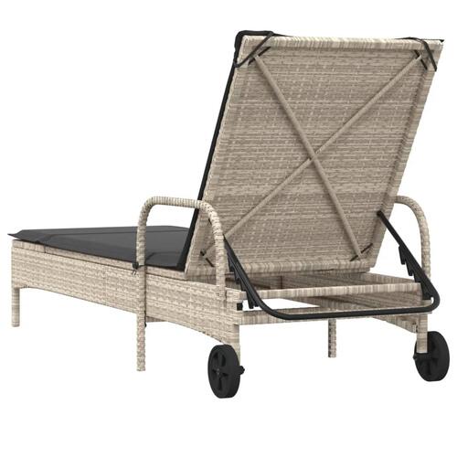 Liggestol med hjul og hynde polyrattan lysegrå