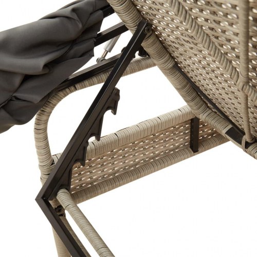 Liggestole 2 stk. med baldakiner og bord polyrattan lysegrå