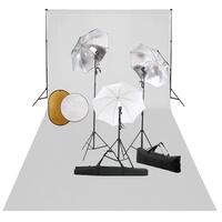 Fotostudieudstyr med lamper, paraplyer, baggrund og reflektor