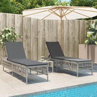 Liggestole 2 stk. med bord polyrattan lysegrå