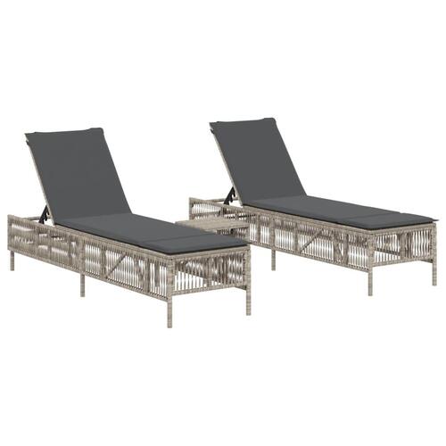 Liggestole 2 stk. med bord polyrattan lysegrå