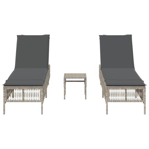 Liggestole 2 stk. med bord polyrattan lysegrå