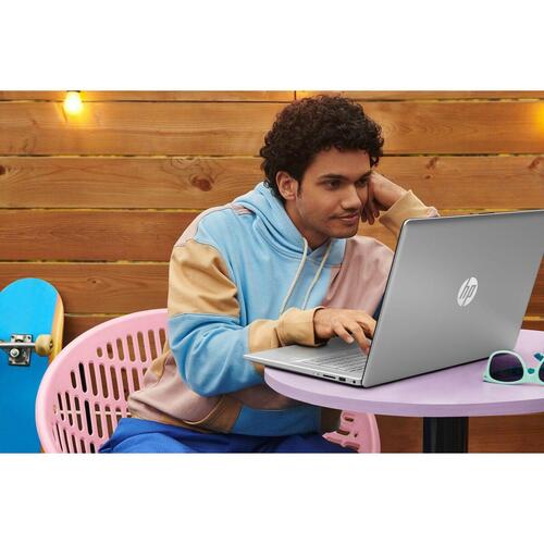 Bærbar HP 17-cn3053cl 17,3" Intel Core i5-1335U 16 GB RAM 12 GB RAM 512 GB SSD (OUTLET A)