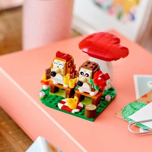 LEGO Hedgehogs’ Picnic - byggelegetøj til børn 8+