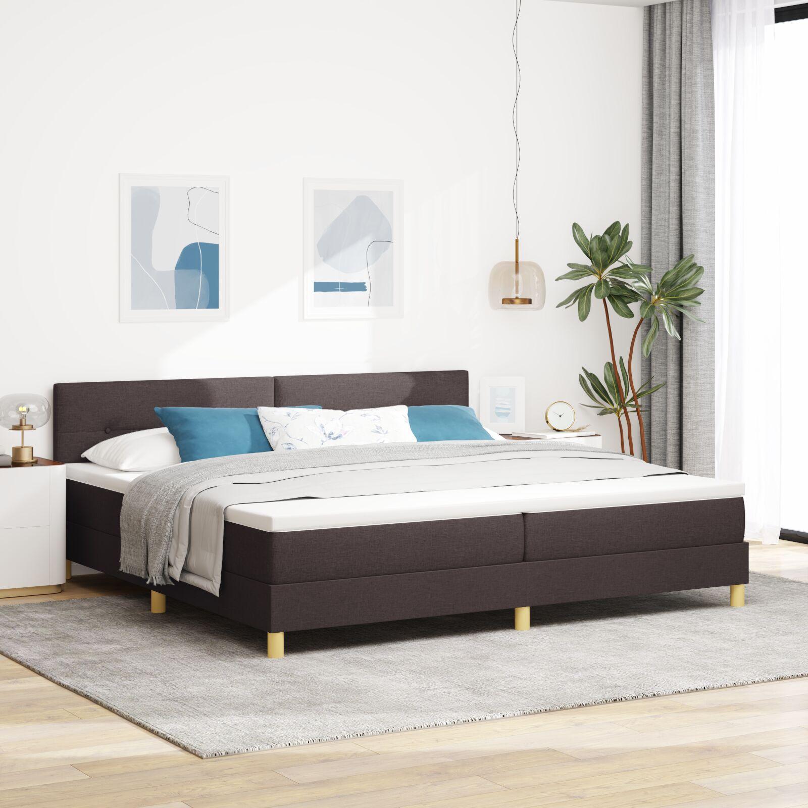Box Spring Seng med Madras & LED Mørk Brun 200x200 cm Stof