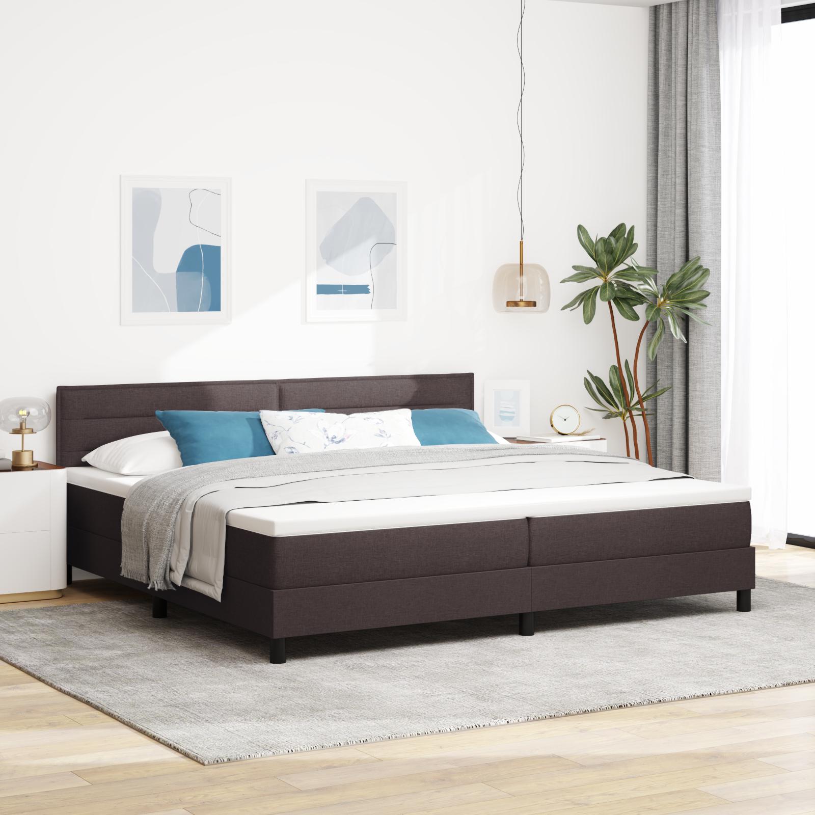 Kontinentalseng med madras Mørk Brun 200 x 200 cm Stof billede