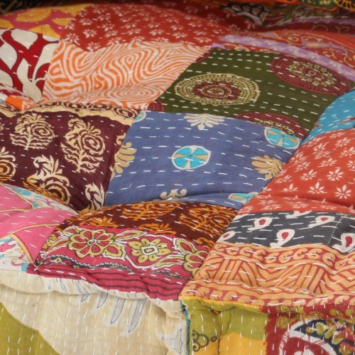Puf med patchwork stof