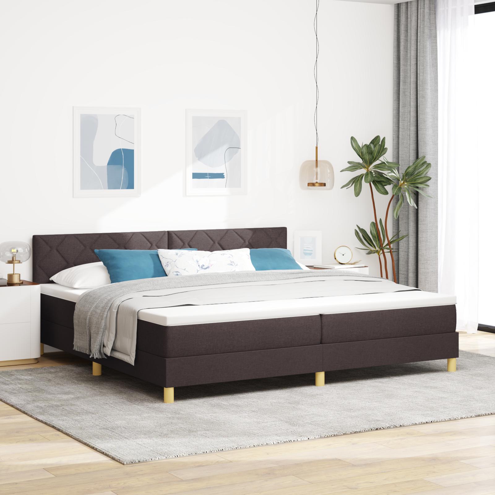 Box Spring Seng med madras & LED Mørkebrun 200x200 cm Stof