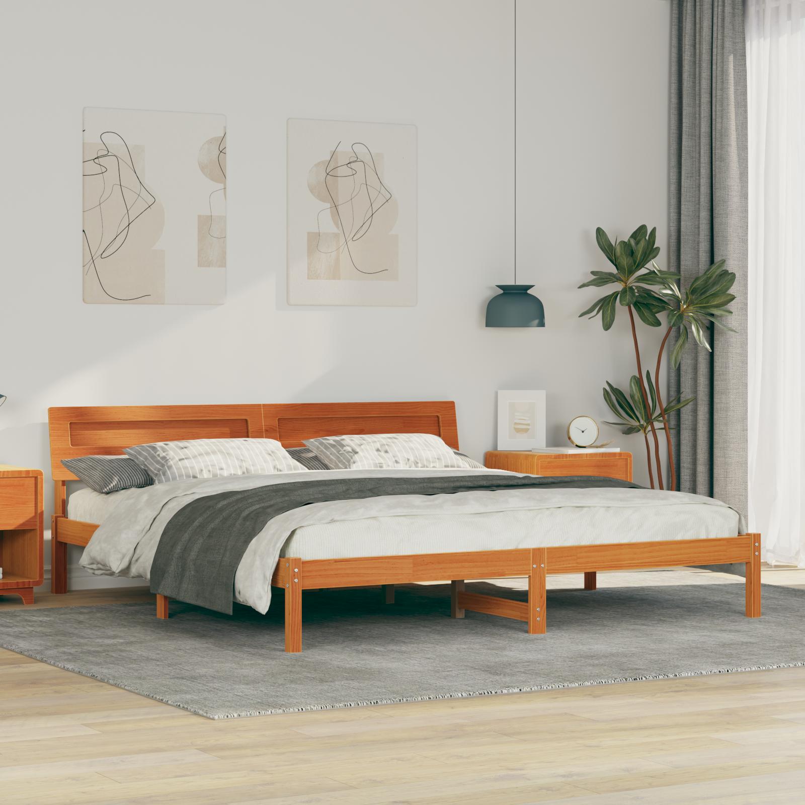 Sengestel med LED -strimmellys Brun 200 x 200 cm Massivt træ