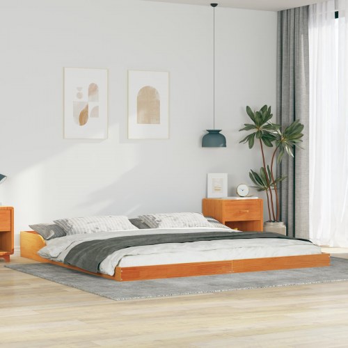 Sengestel 200 x 200 cm i voksbrun massiv fyrretræ
