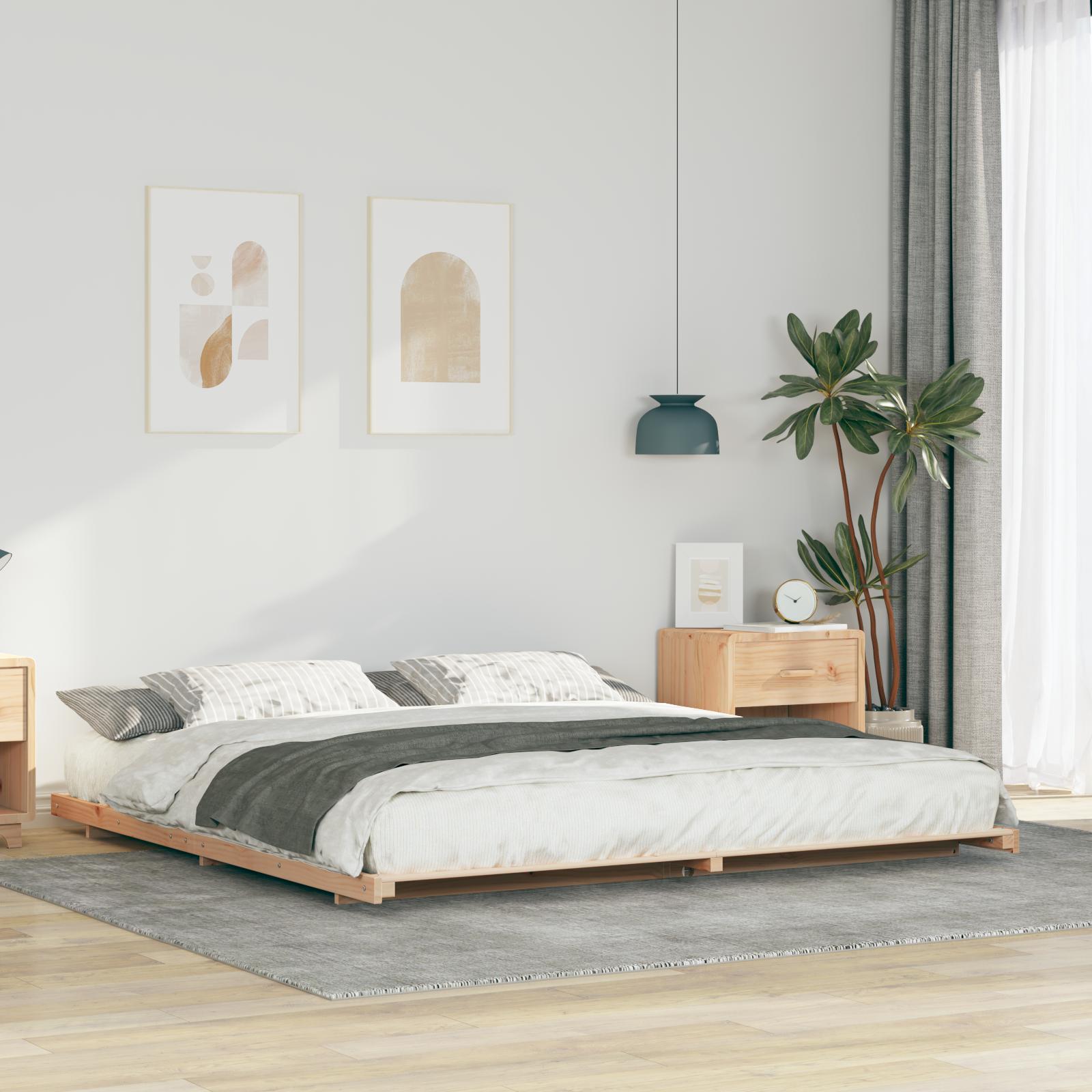 Sengestel i massiv fyrretræ - brun 200 x 200 cm platform
