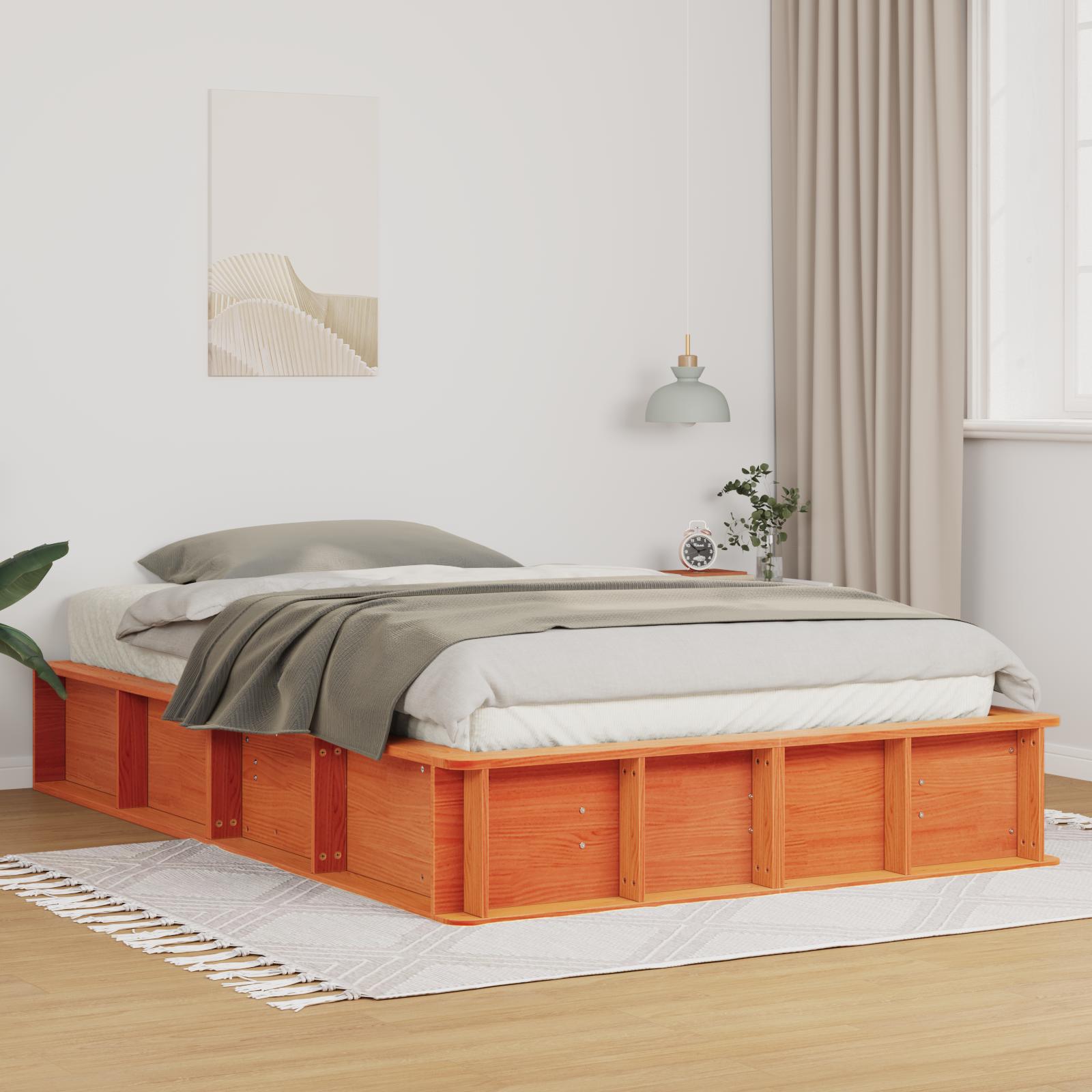 Sengestel i massiv fyrretræ - voks brun, 140 x 190 cm platform seng