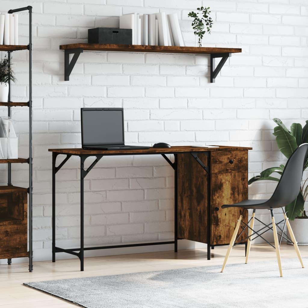 Computerbord 131×48×75 cm - konstrueret træ i røget egetræsfarve