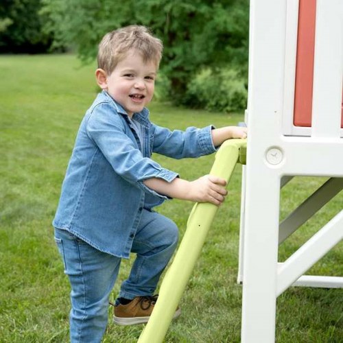 Smoby legehus på stolper med rutsjebane - udendørs legehus til børn 2+