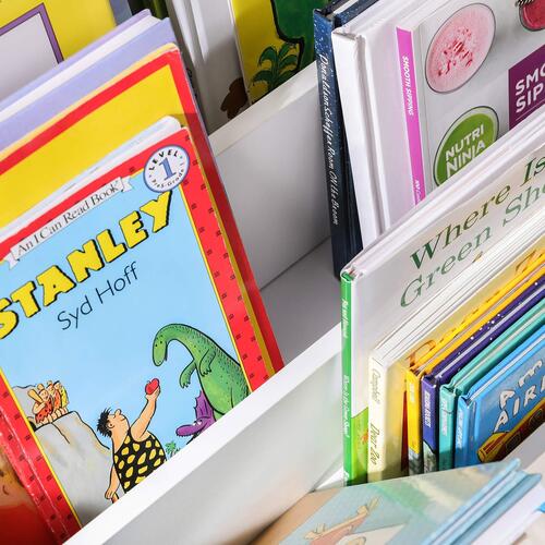Børnebogreol med legekasse på hjul – SONGMICS, 3 hylder, hvid