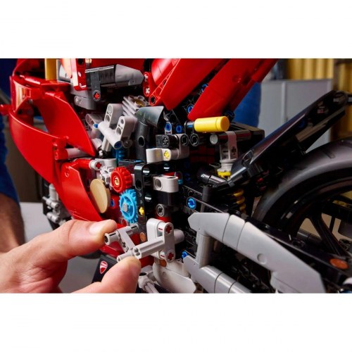 LEGO Technic Ducati Panigale V4 S - byggesæt 1603 dele (42202)