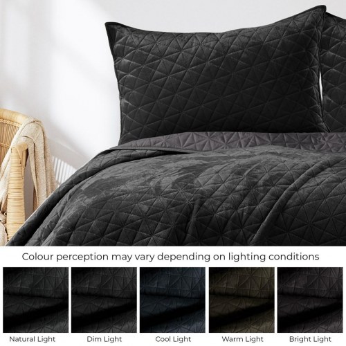 Sengetæppe – AmeliaHome Laila 220×240 cm, sort fløjl, glamour