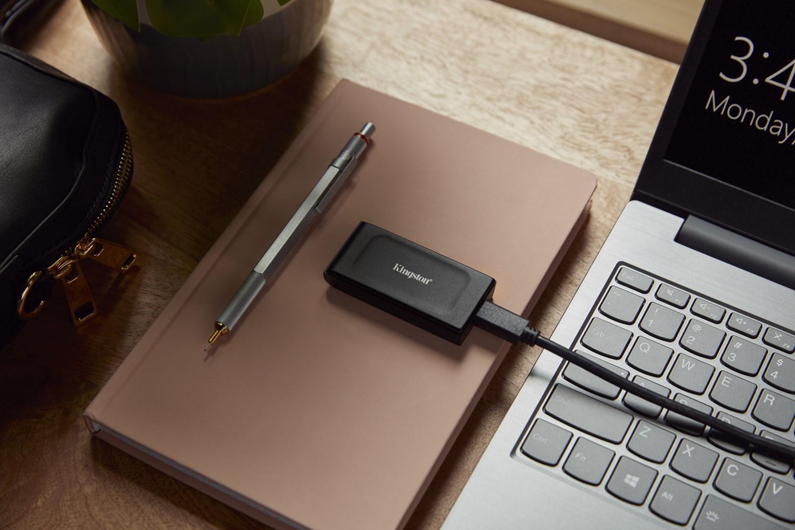 Ekstern SSD 1 TB - Kingston XS1000 USB 3.2 Gen 2 billede
