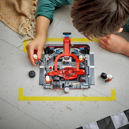 LEGO City F1 pitstop og pitcrew med Ferrari-bil (60443)