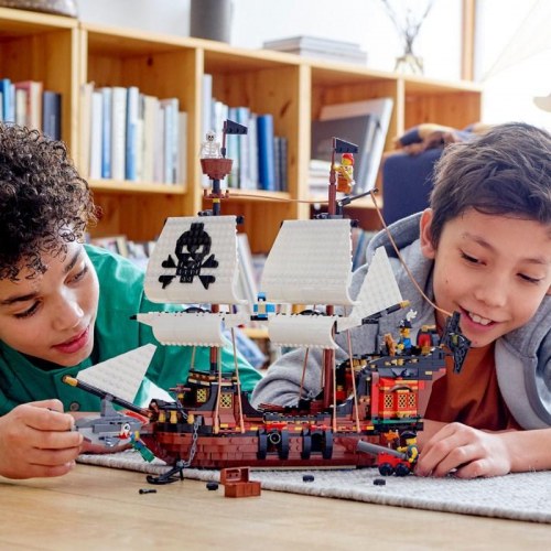 LEGO byggelegetøj Creator 3-i-1 Piratskib (31109)