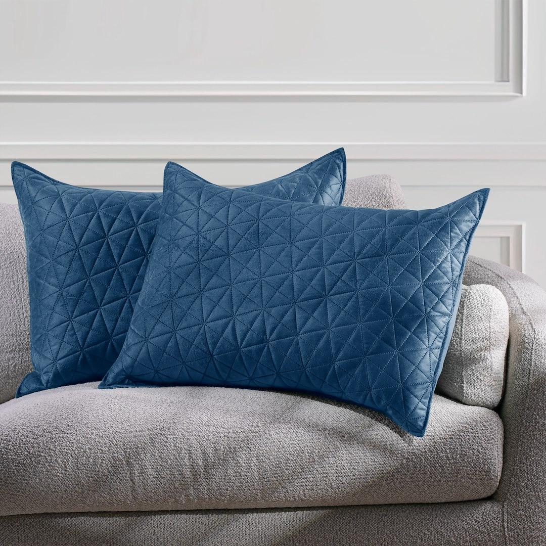 Pudebetræk 50x70 - RESTILO Laila, indigo, præget fløjl (2 stk)