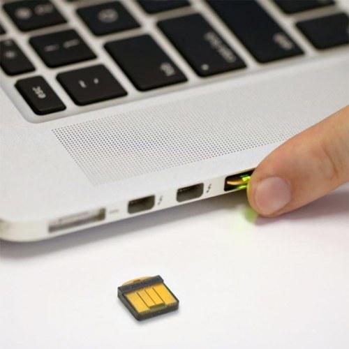 USB-A sikkerhedsnøgle Yubico YubiKey 5 Nano – sort/guld
