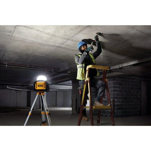 Arbejdslampe LED DeWALT – batteridrevet byggepladslygte