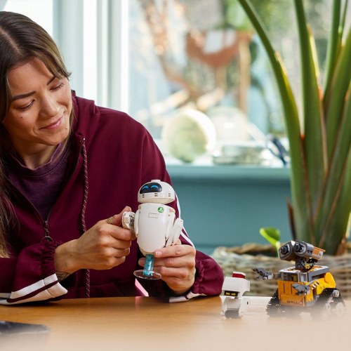 LEGO Disney Wall·E & EVE 43279 - byggesæt til voksne (811 dele)