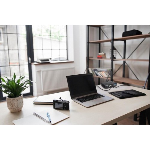 Netværksswitch D-Link 7‑port Multi‑Gigabit (uadministreret)