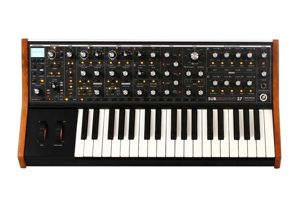 Analog synthesizer Moog Subsequent 37 – 37 tangenter