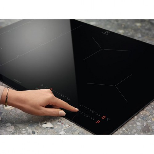 Induktionskogeplade 60 cm – Electrolux EIS62443, sort, 4 zoner
