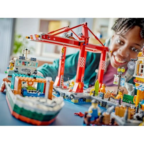 LEGO City 60422 Havneområde med fragtskib