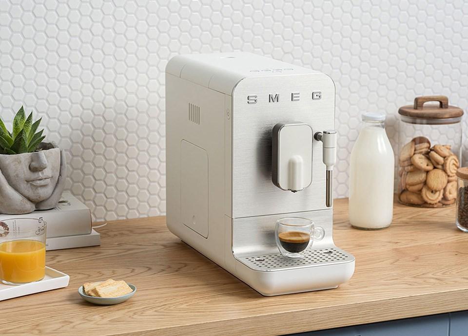 Kaffemaskine espresso Smeg BCC12WHMEU - hvid