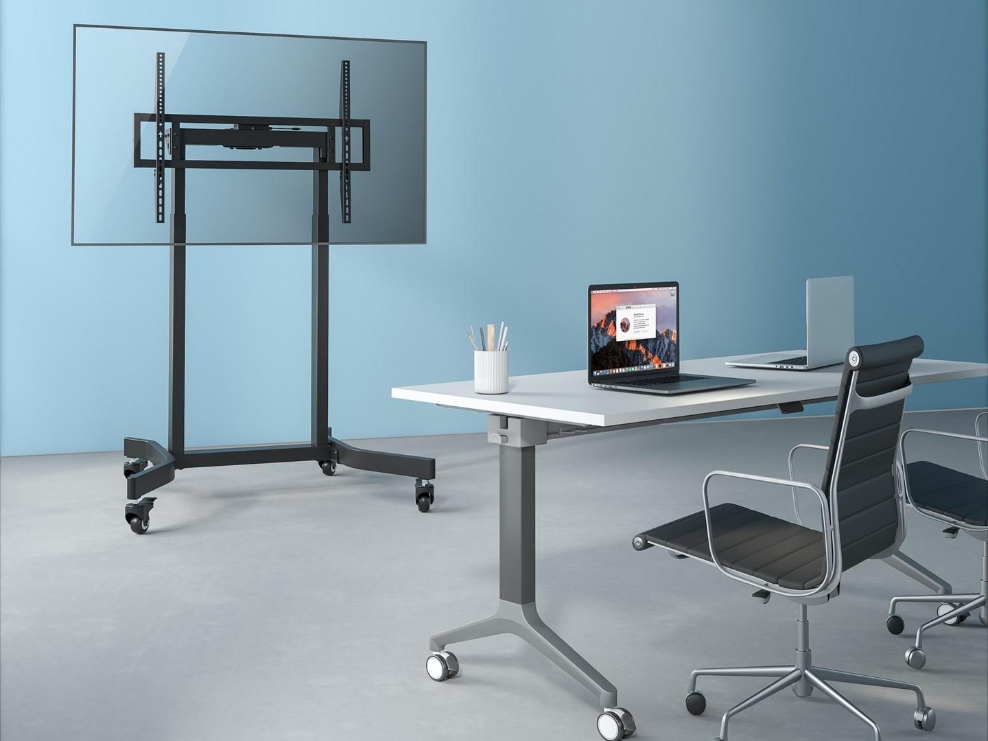 TV gulvstander med hjul – EQUIP mobil motoriseret LFD vogn 55"–100"
