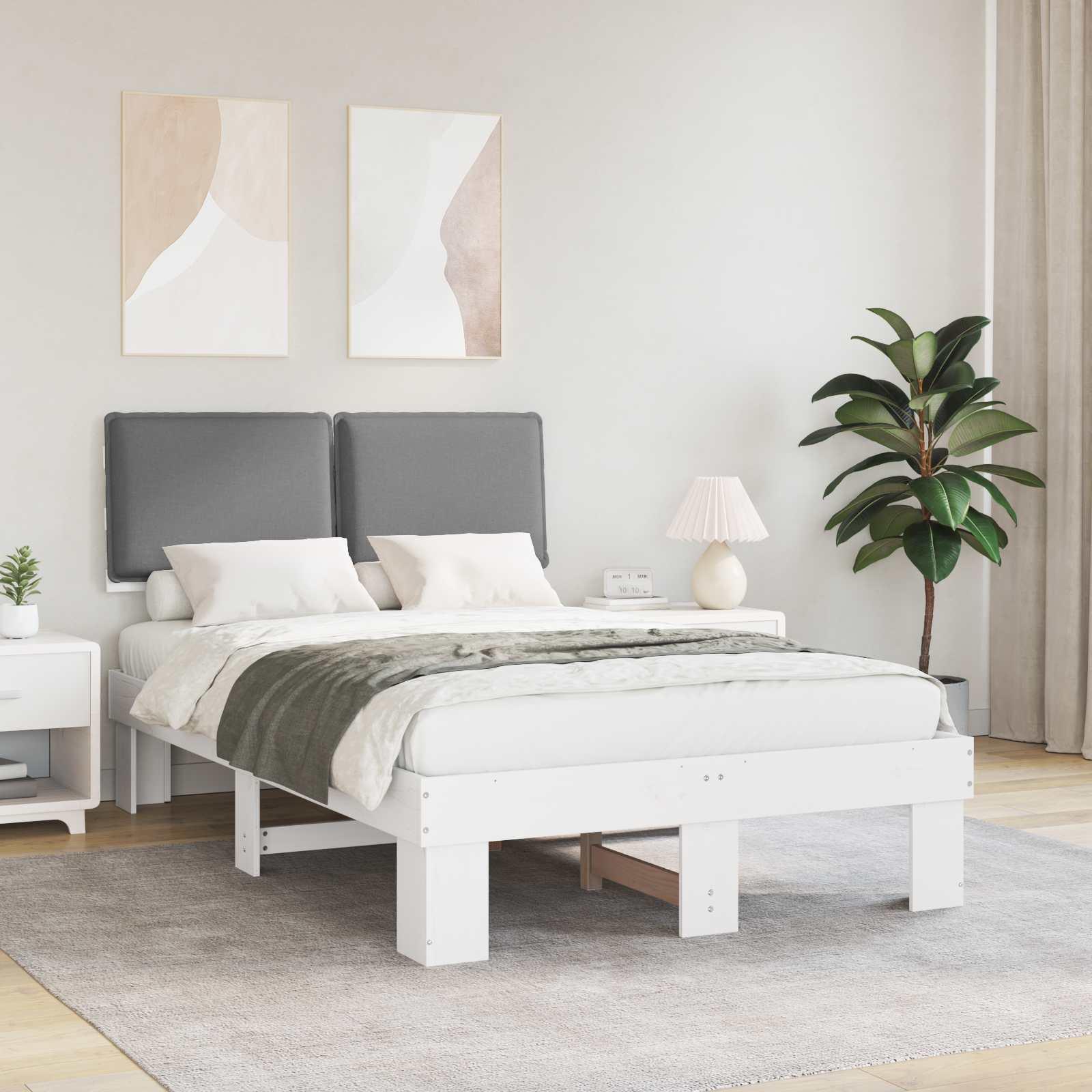 Sengestel i fyrretræ med polstret hovedgavl - lysegrå 120 x 200 cm