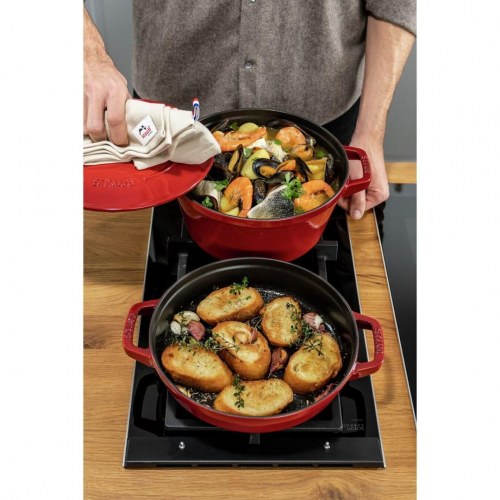 Gryde i støbejern med låg - ZWILLING Staub La Cocotte, rund 24 cm, rød