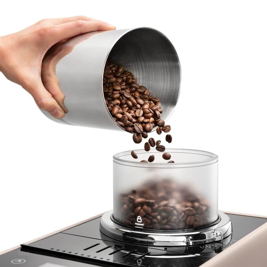 Fuldt automatisk espressomaskine DeLonghi Rivelia EXAM 440.55.BG - beige
