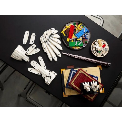 LEGO Harry Potter 76391 Hogwarts Icons – Collector’s Edition