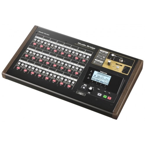 TASCAM Studio Bridge – 24-spors optager og USB audio/MIDI-interface