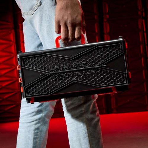 Beyblade X Clash & Carry Arena - rød/sort battle-sæt