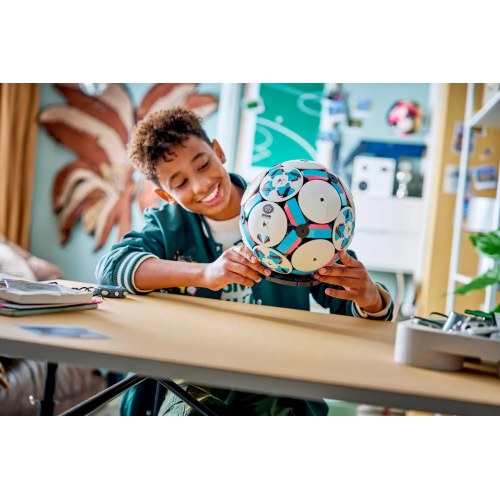 LEGO Editions 43019 Fodbold - byggesæt til udstilling (10+)