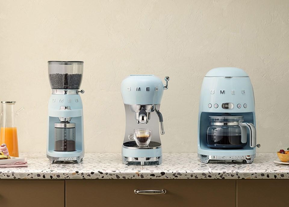 SMEG 50's Style ECF02CREU - coffee machine with cappuccinatore - 15 bar - cream