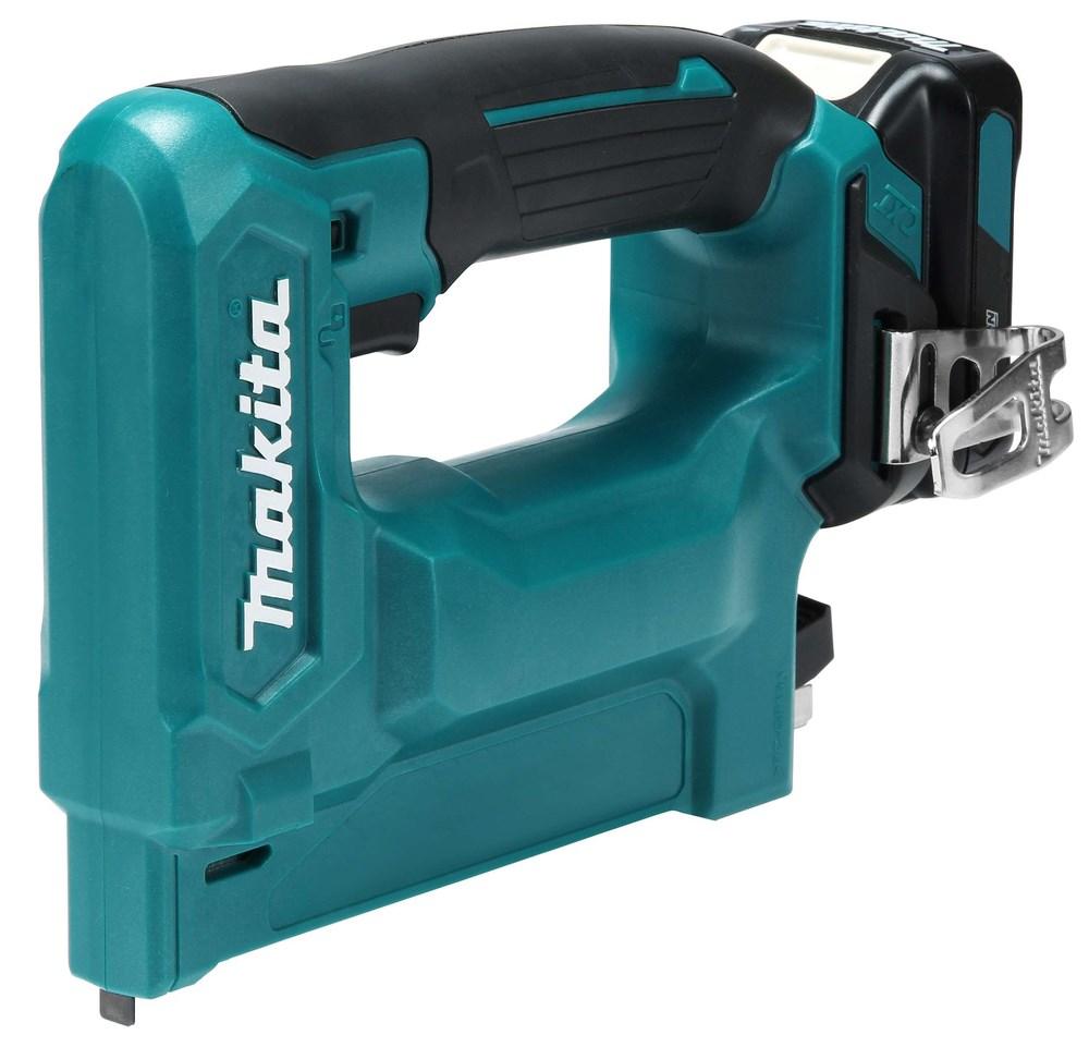 Makita ST113DZ batteridrevet hæftepistol med LED-lys, soft grip og magasin til 150 klammer