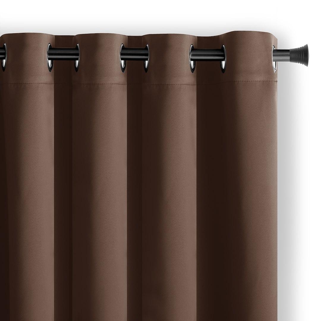 Mørklægningsgardin blackout 140x245 cm - brun, klassisk med sølv-øskner (AmeliaHome)
